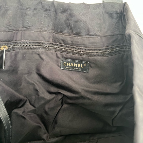 *Liquidation Sale Authentic Vintage Chanel Nylon Tote Bag - Picture 5 of 10